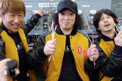 �d��D�y��������